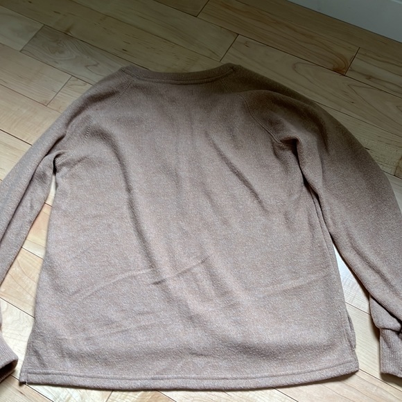 Abercrombie V Neck Tan Sweater - Picture 4 of 6
